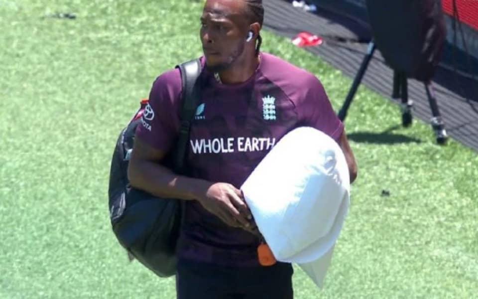 Pillowgate: Hayden tears into Archer as England flops hard