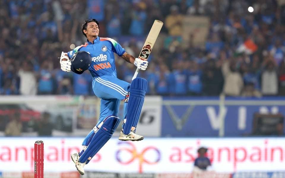 Visakhapatnam's Enchanted Duel: Jaiswal's 116 Spellbinding Runs