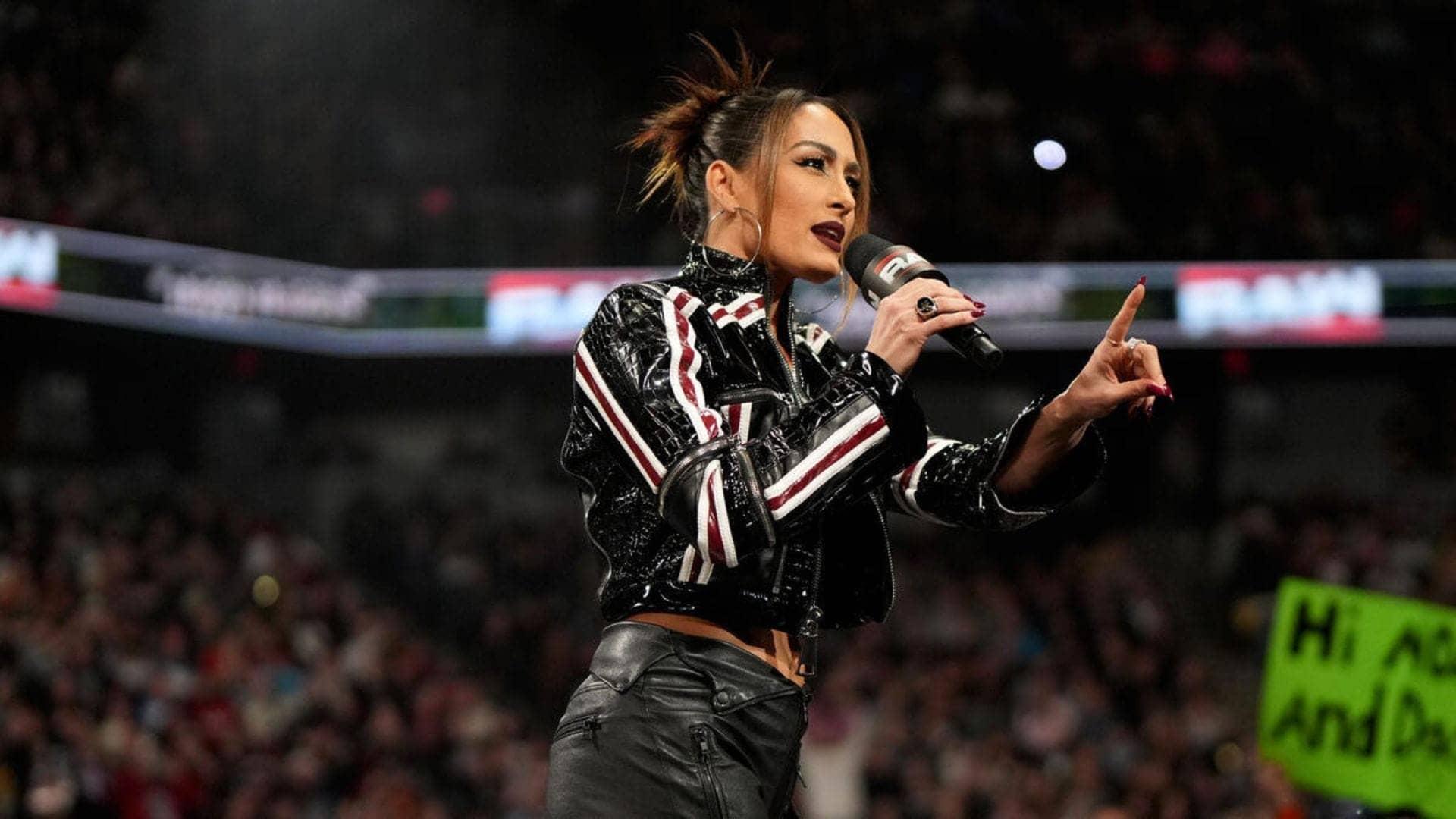 Nikki Bella ki taang kheechne ki kahani, RAW mein dhamaka!