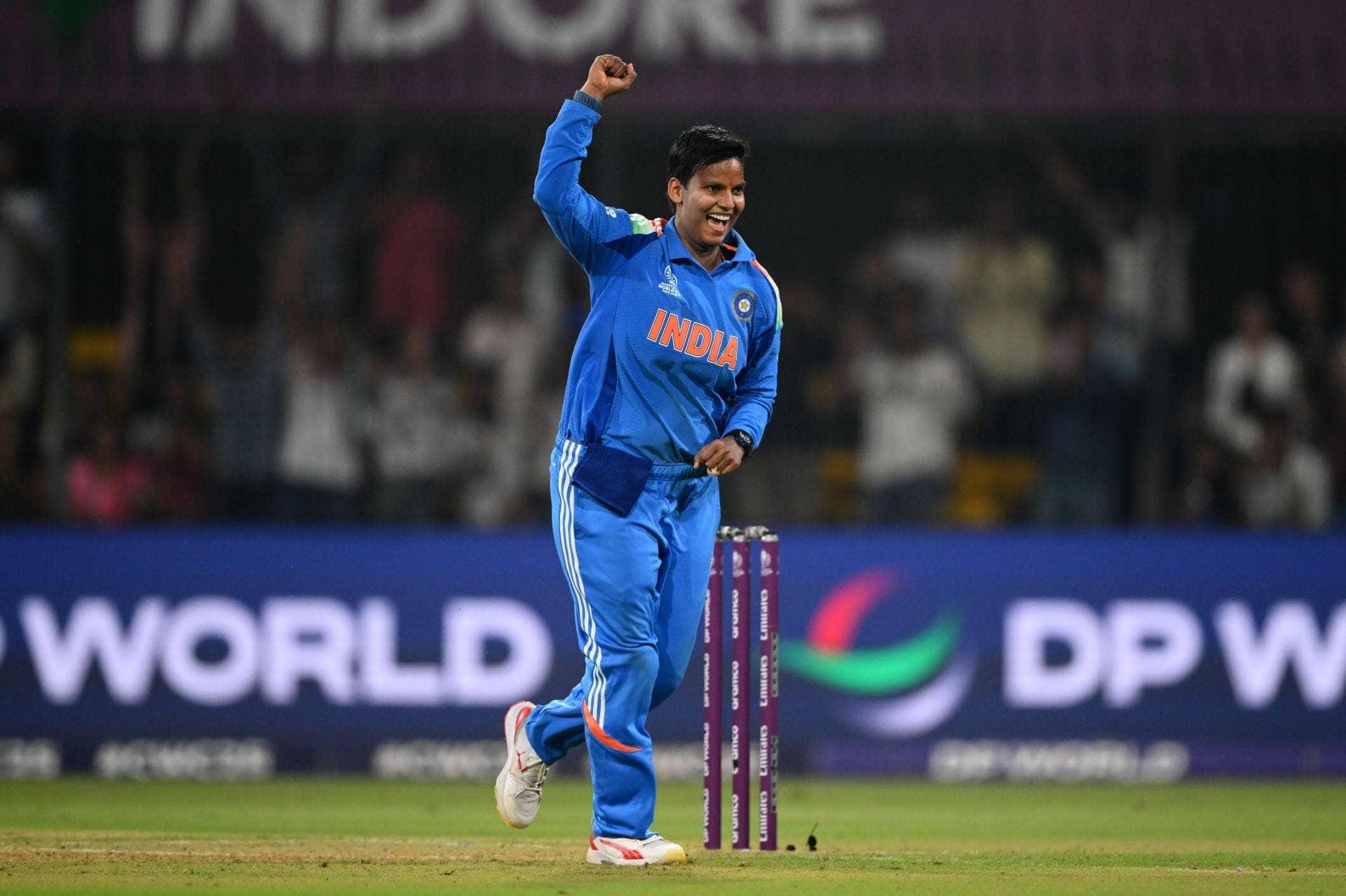 Deepti Sharma ne banaya naya record, Silva ko kiya out