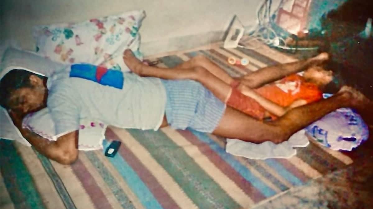 Babil Khan Ki Yaad: Baap Ki Peeth Par Sone Wali Baat