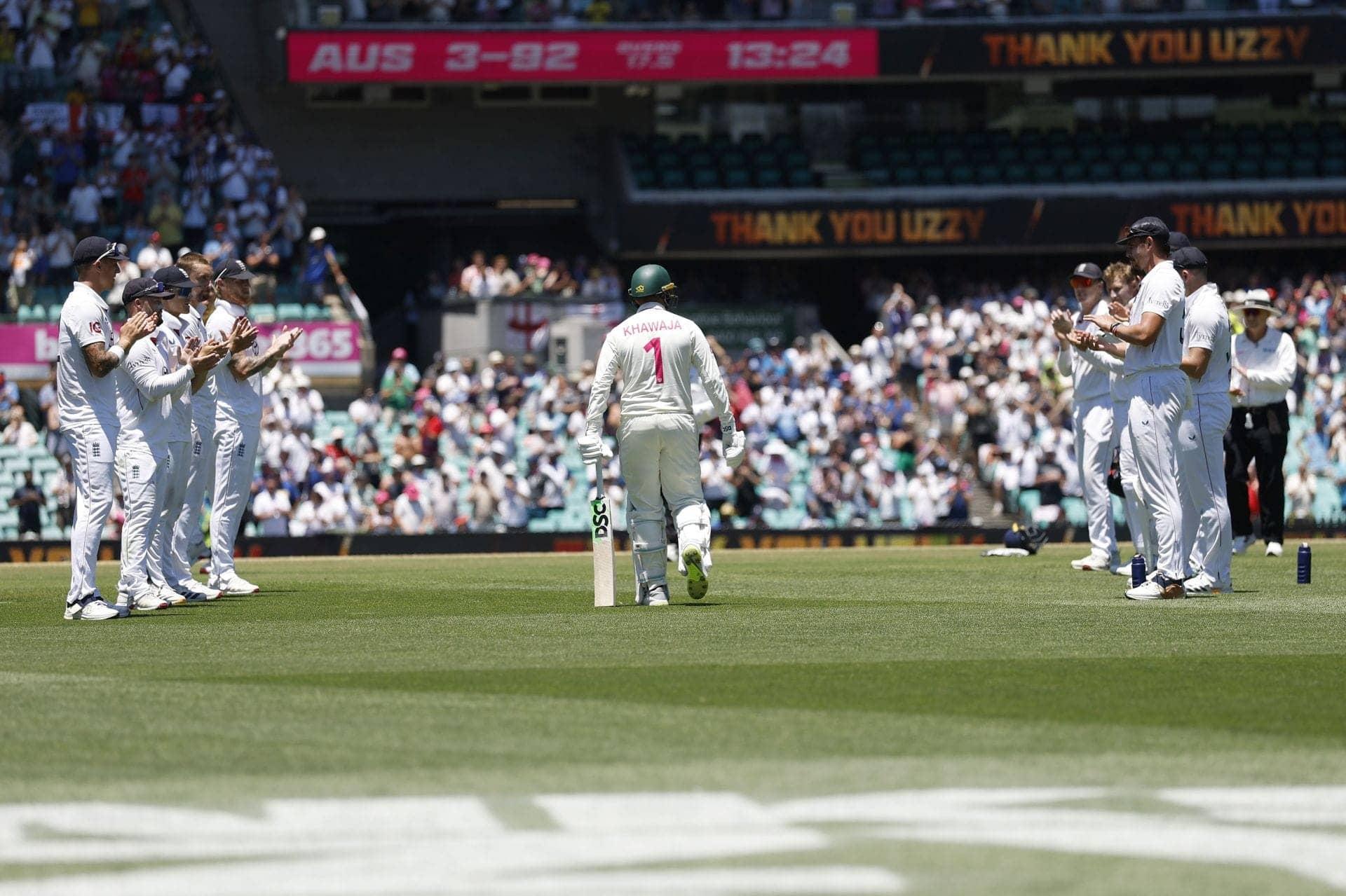 Khawaja ki final innings mein England ka guard of honor! Kya drama!