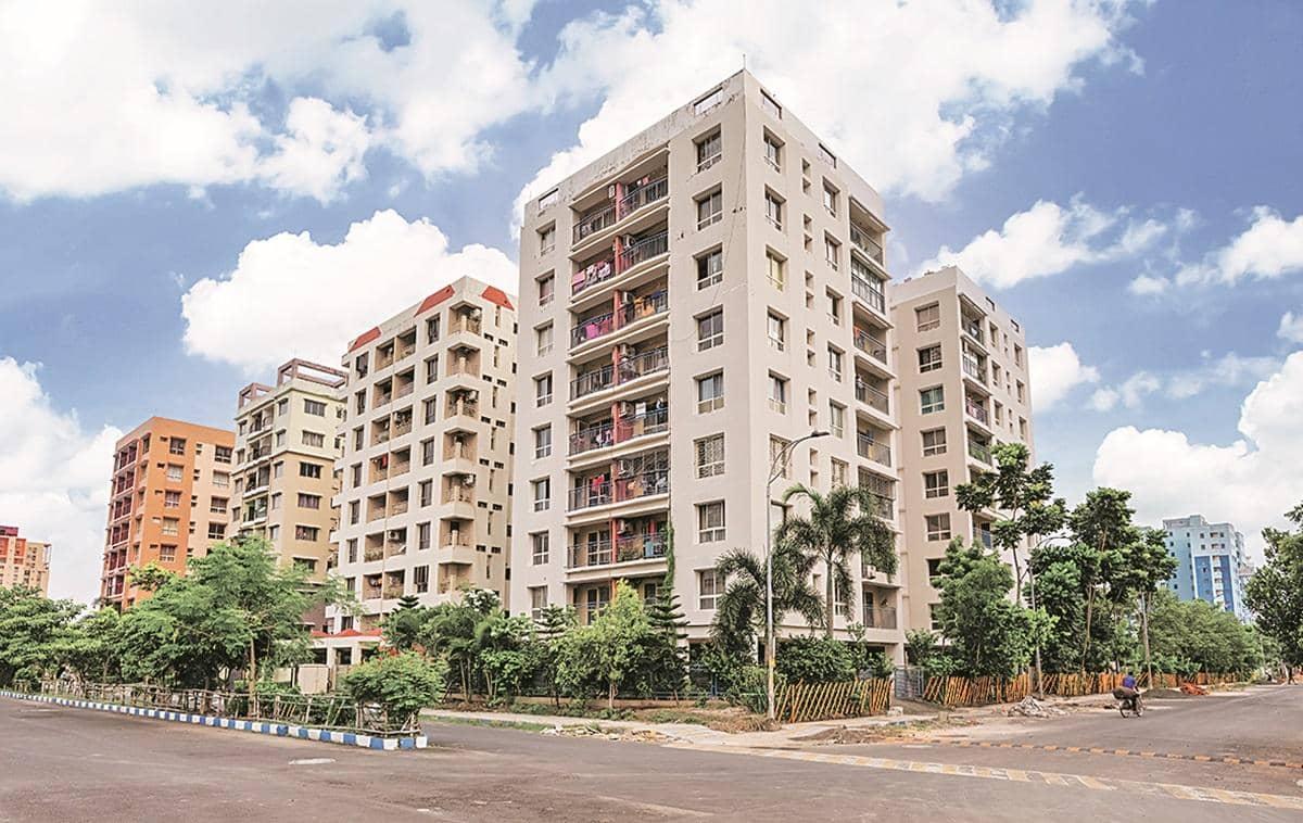 India's Housing Market: Prices Skyrocket, Sales Take a Dive!