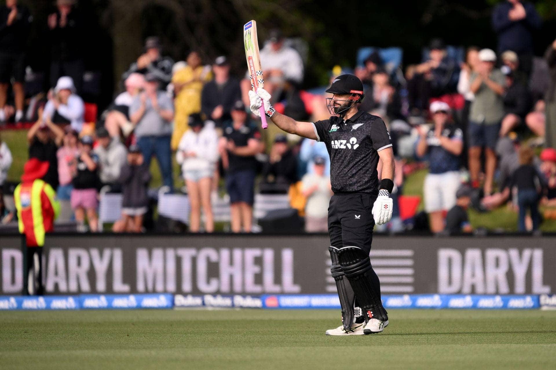 Kuldeep ki catch se Daryl Mitchell ki 137 ka safar khatam!