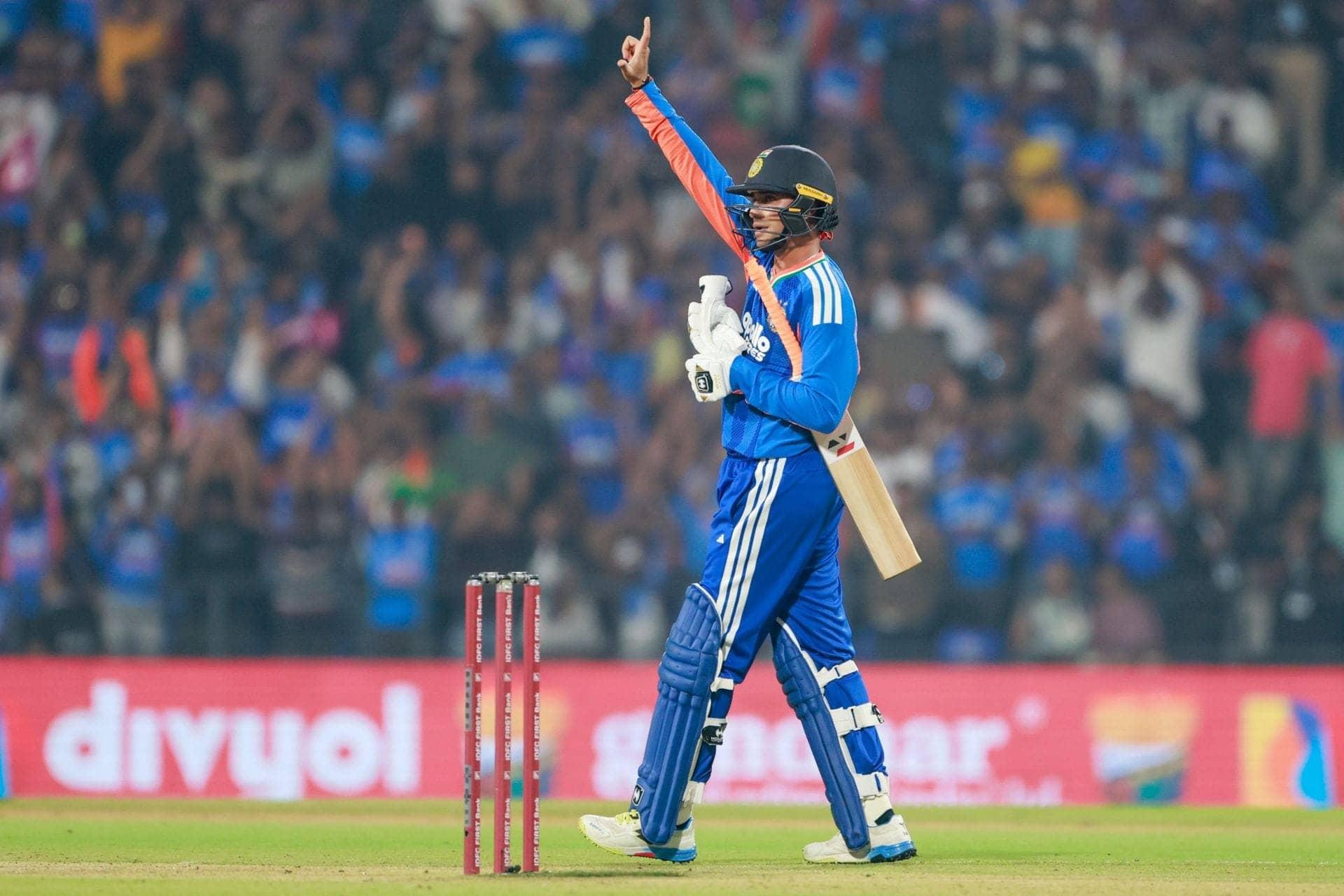 Yuvraj will drop hints online first, says Parthiv on Abhishek