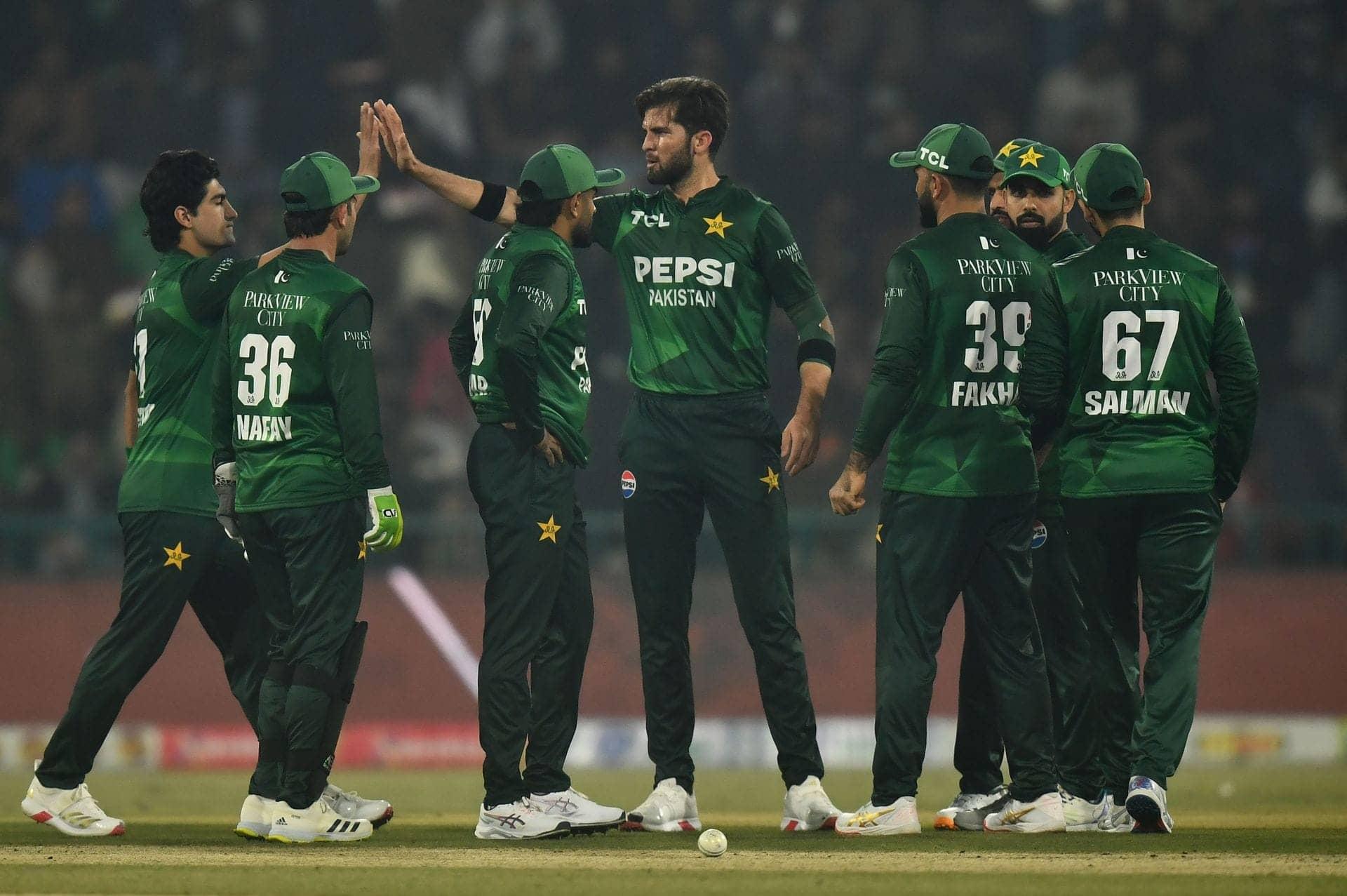 Pakistan ki pehli teen ghante mein nikaal, kya drama hai bhai!