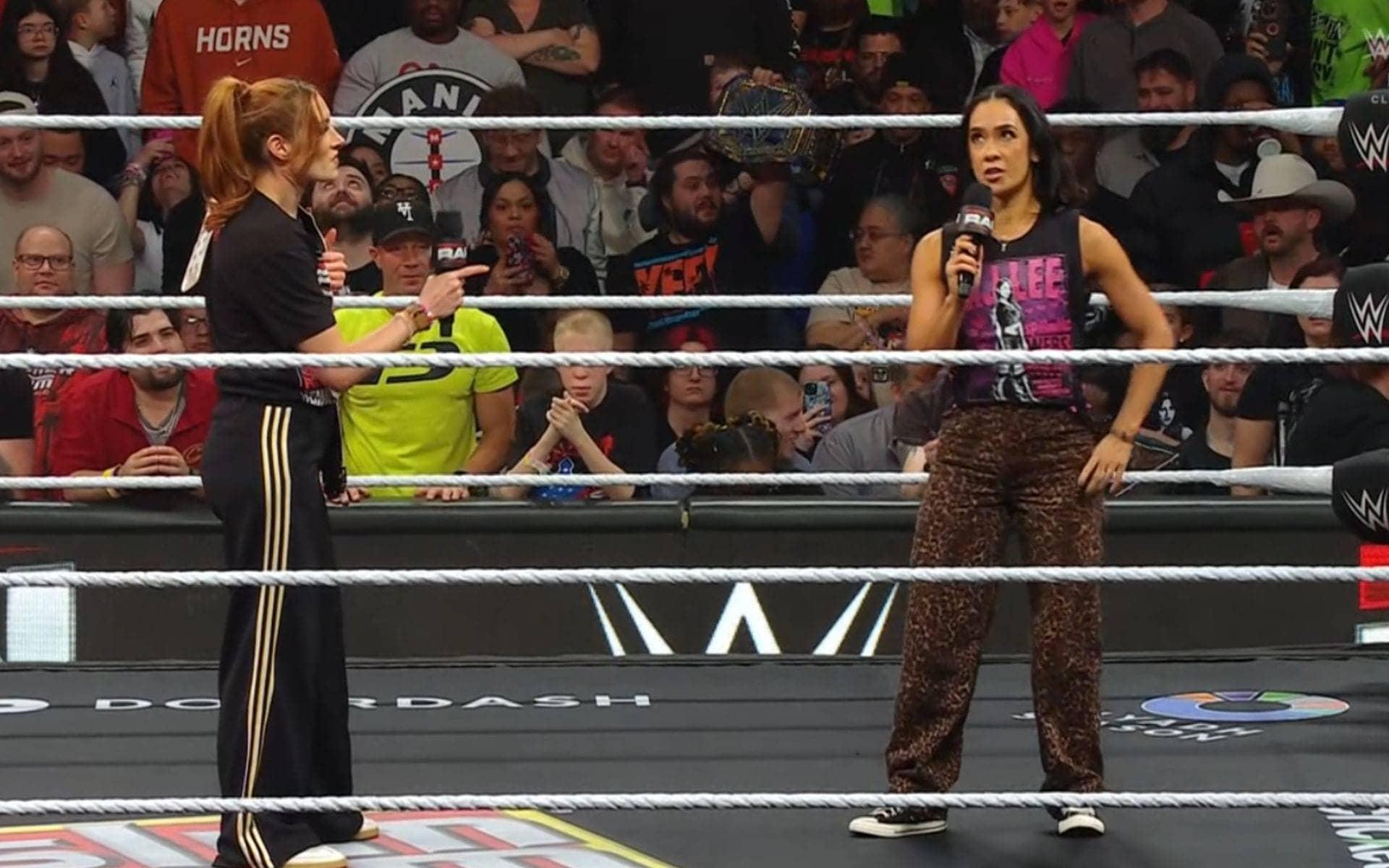 Becky Lynch vs AJ Lee: Elimination Chamber ka dhamaka!