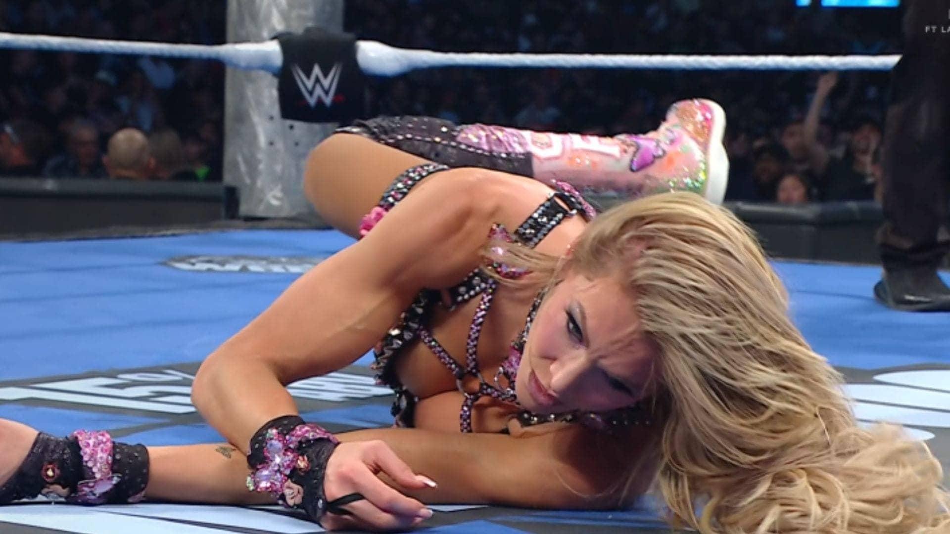 WWE SmackDown: Charlotte and Nia's Wardrobe Malfunction Fun!