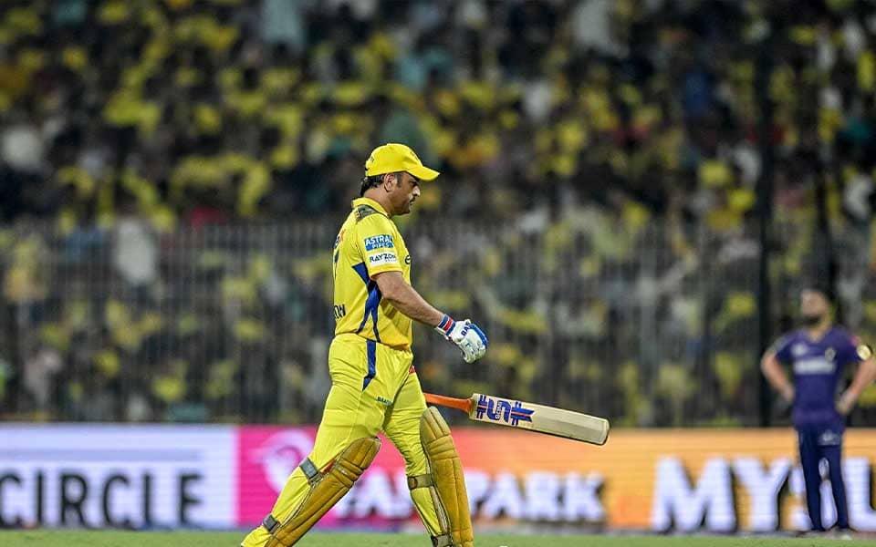Pujara ka kehna: Dhoni ko 8 ya 9 par nahi, upar aao!