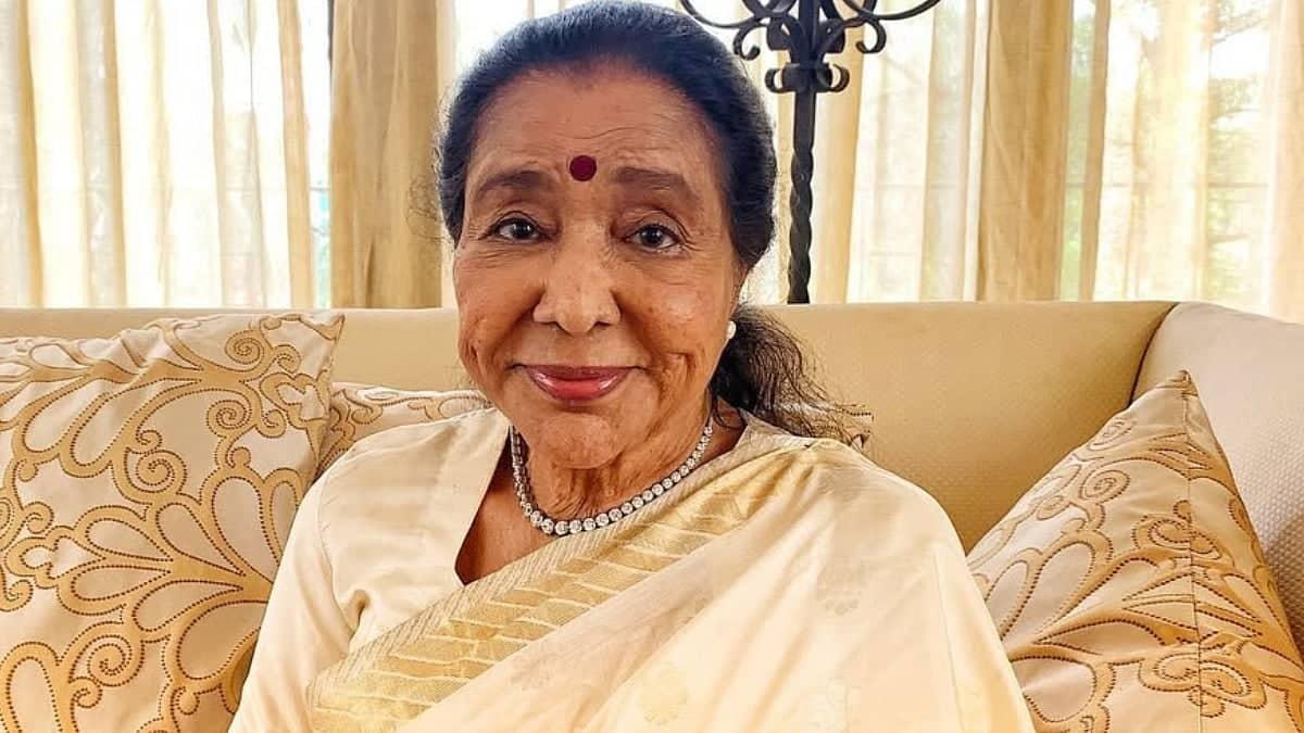 Asha Bhosle Ji Ka Cardiac Arrest, Fans Ki Chinta Badh Gayi