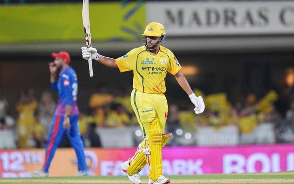 IPL 2026: Michael Hussey Delivers Injury Bombshell on Mhatre