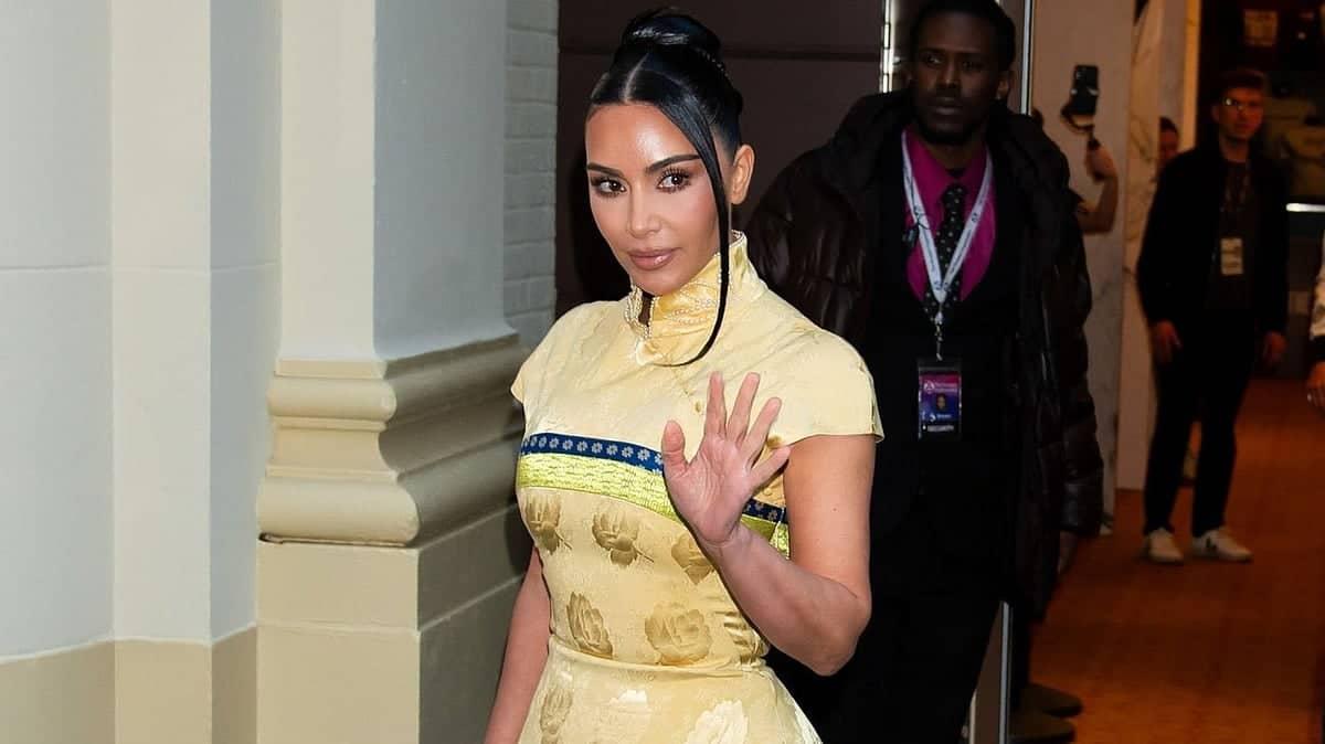 Kim Kardashian Ka Vintage Dior Dress Se Sabko Hila Dala!