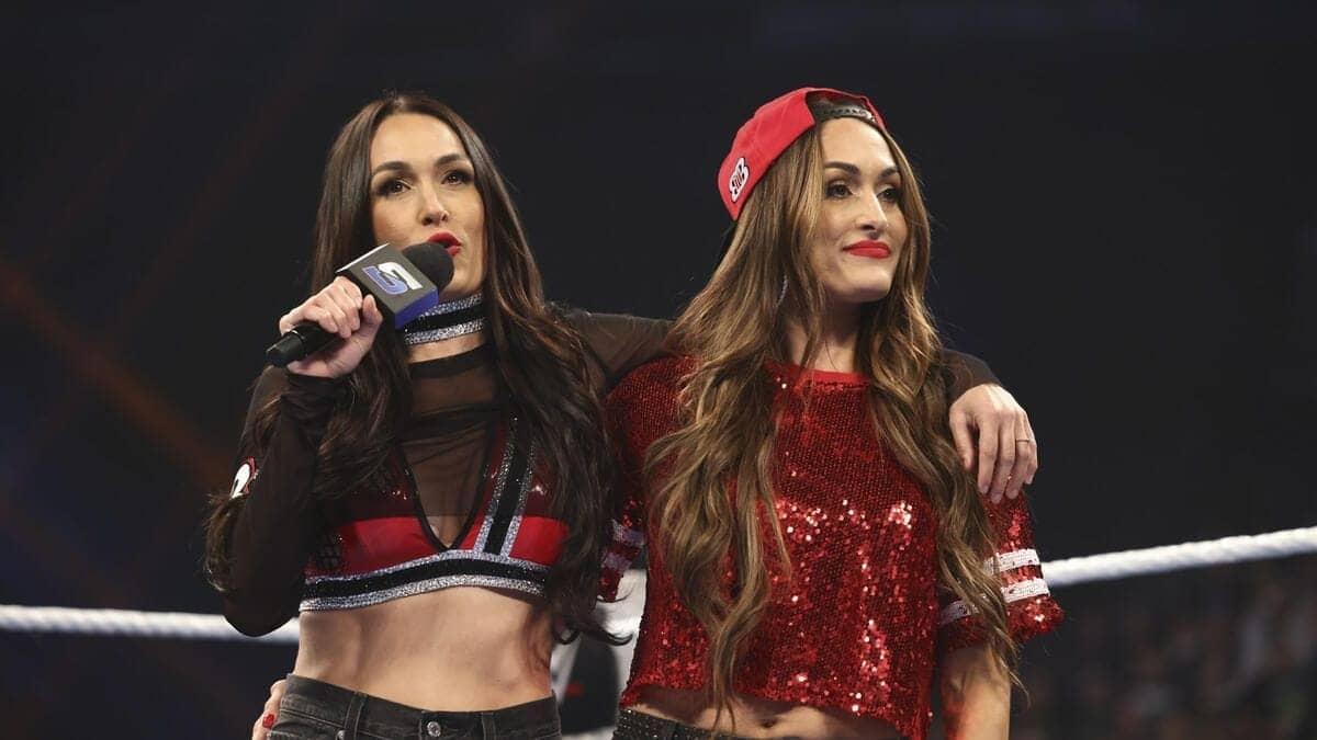 Bella Twins React to Fan's Sign Drama at WWE RAW - Crazy Times