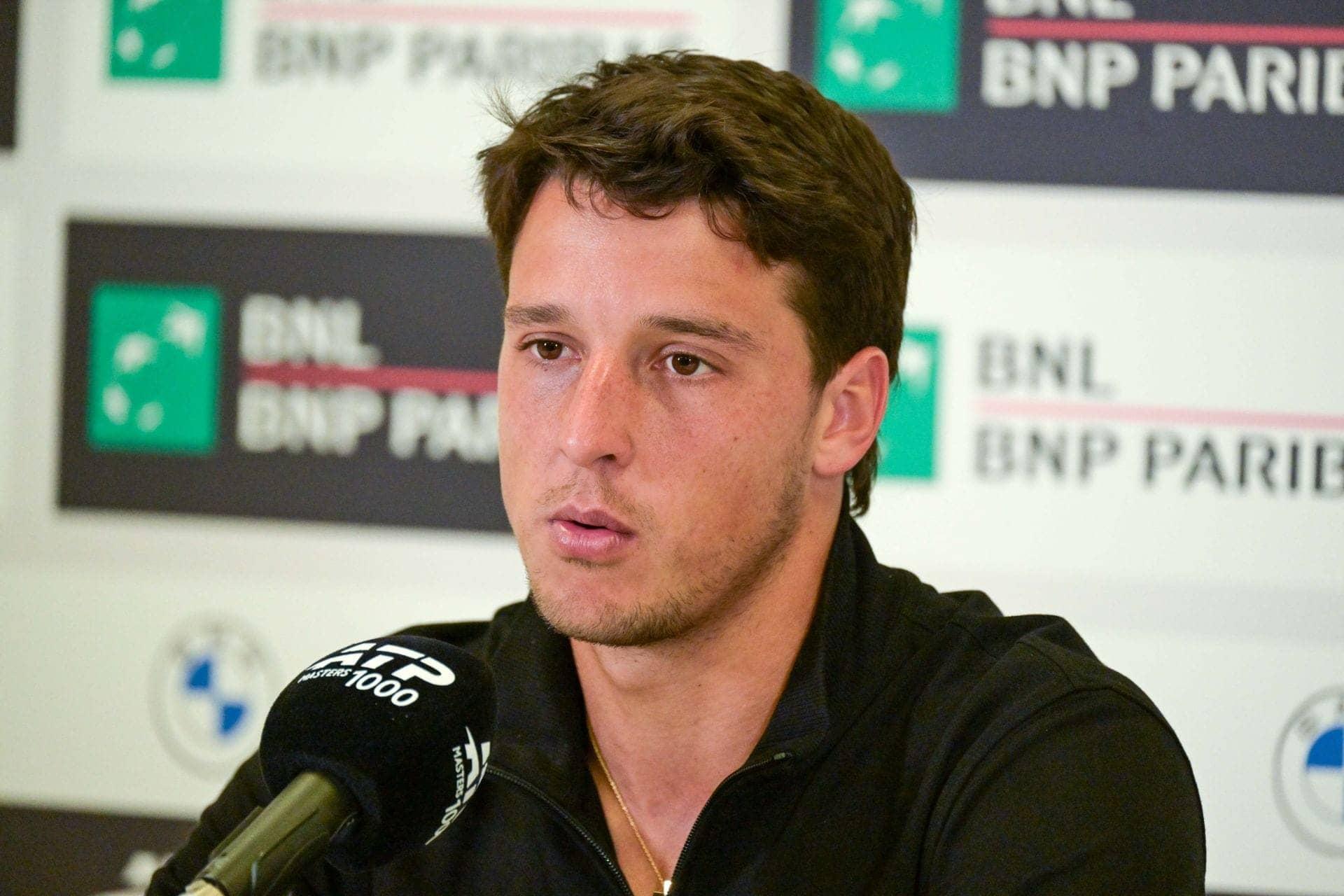 Zverev's 'Worst Court' Drama: Darderi's Windy Comeback!
