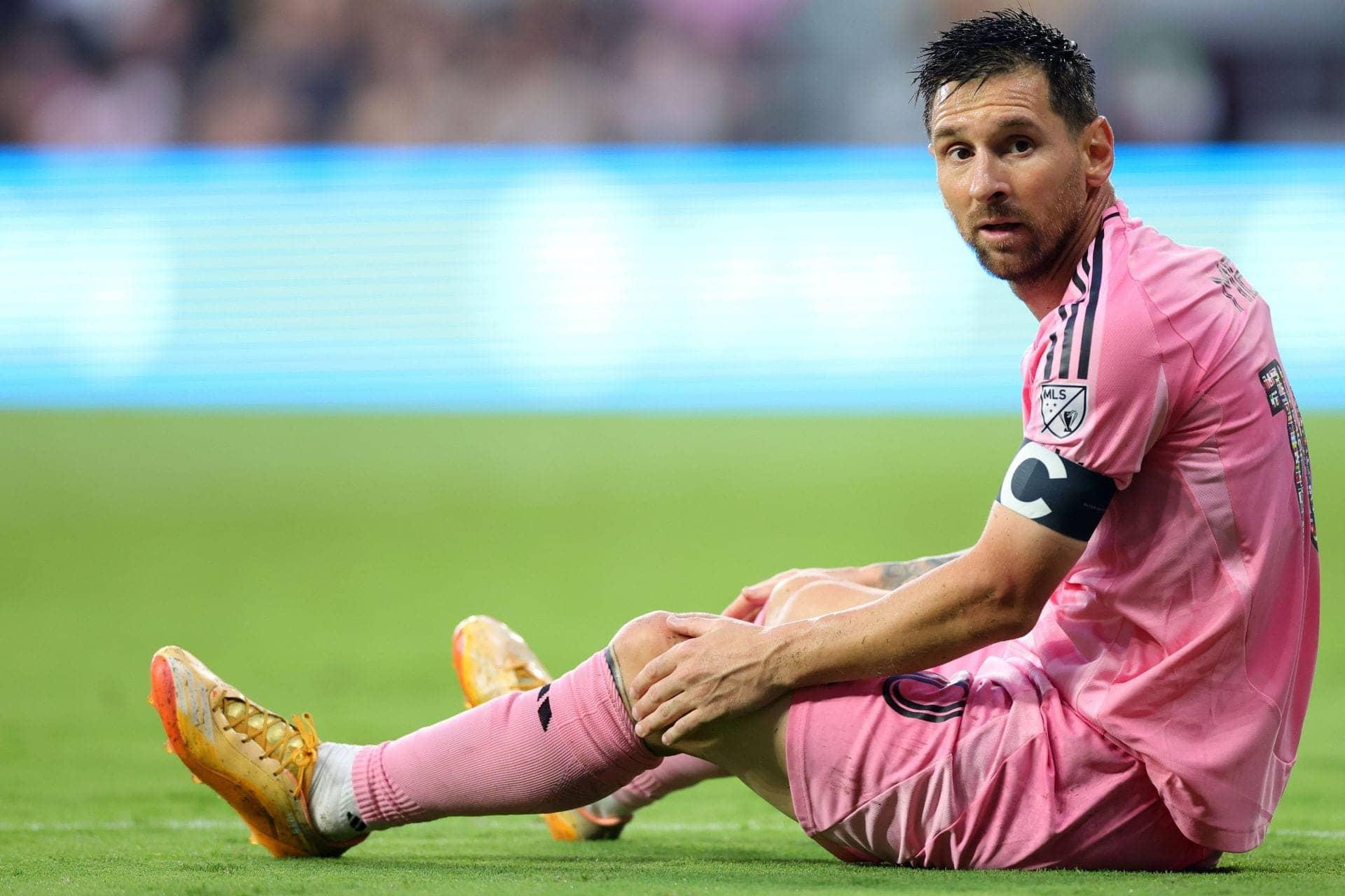 Messi Subbed Off: Injury Scare Before World Cup, Fans Panic