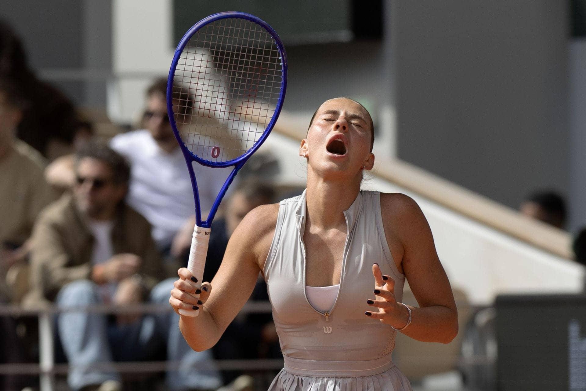 Kostyuk Gets Roofed While Andreeva Dominates French Open