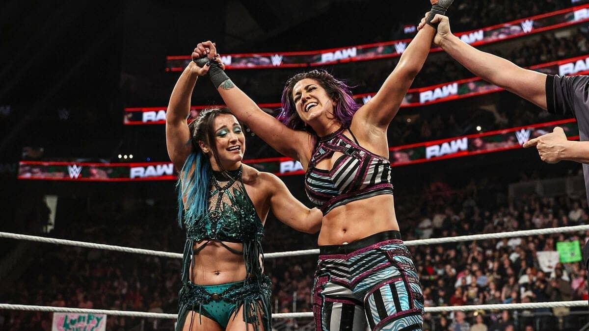 Bayley Cheers on Lyra Valkyria for RAW Title Match