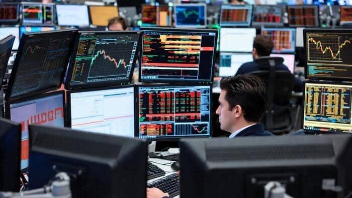Markets Juggle Tech Gains and Energy Drops Amid US-Iran Buzz