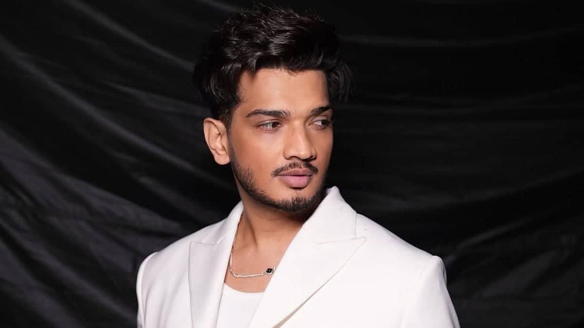 Munawar Faruqui Turns Phone Leak Into Hilarious Promo Showdown