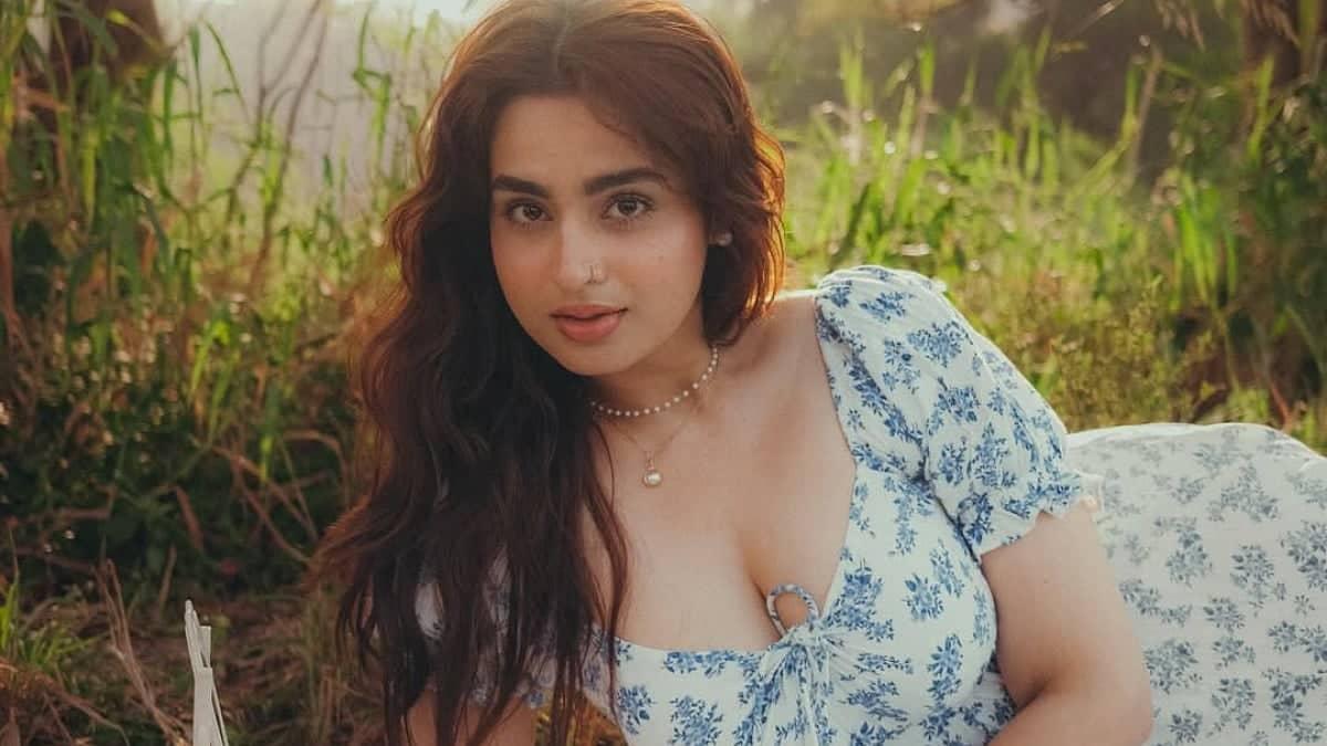 Babu Bhaiya Ki Ayesha Khan Troll Se Badiya Baat