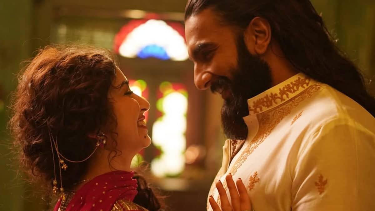 Dhurandhar Day 8: Ranveer Singh's Film Powers Toward Rs250cr