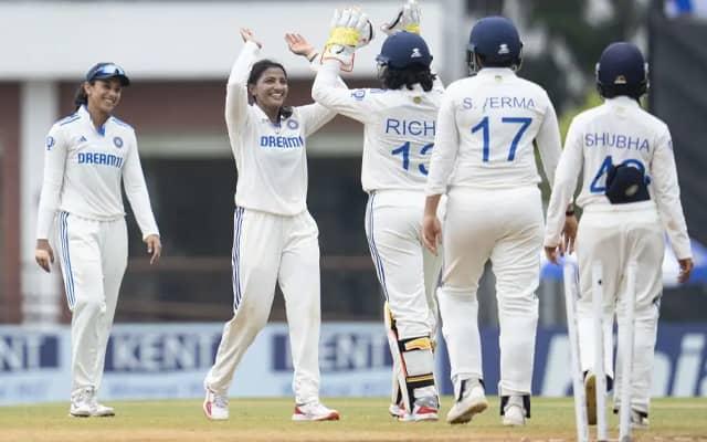 BCCI ne women cricketers ki salary barabar ki, kya baat hai!
