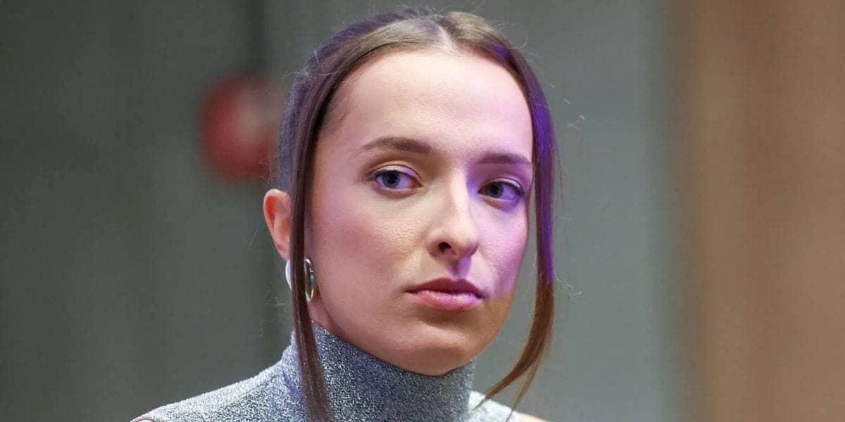 Iga Swiatek Shines in Black at Shenzhen Christmas Gala