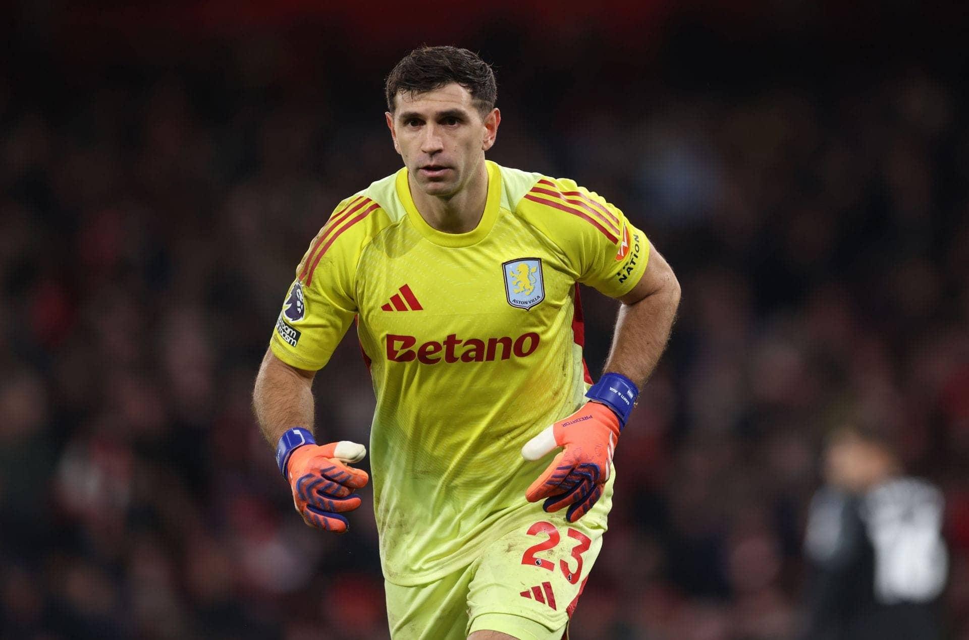 Arsenal Crushes Villa 4-1, Martinez in Wild Fan Showdown
