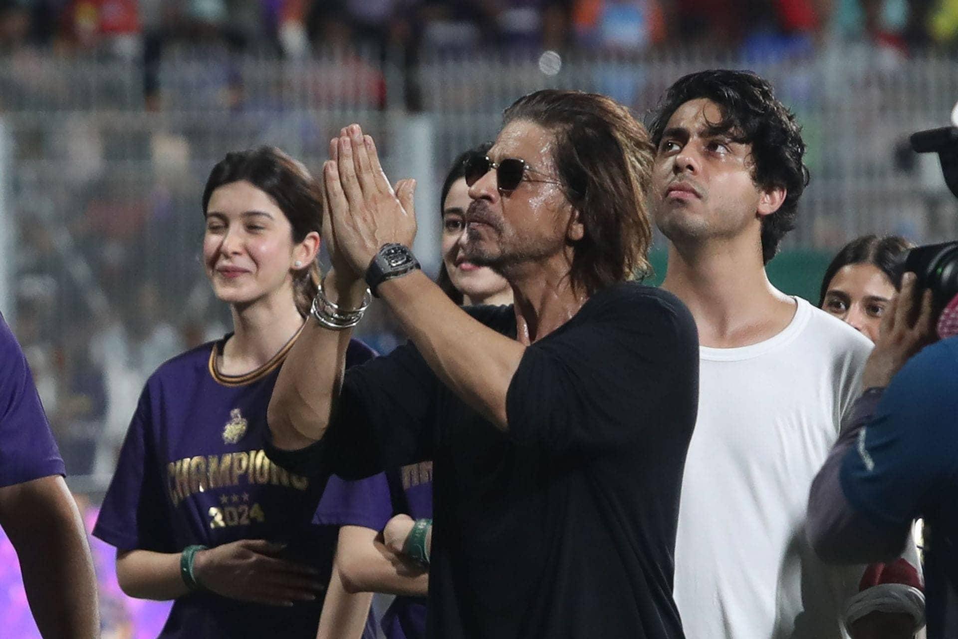 Shah Rukh Khan ko blame karna hai bekaar, bhai log!