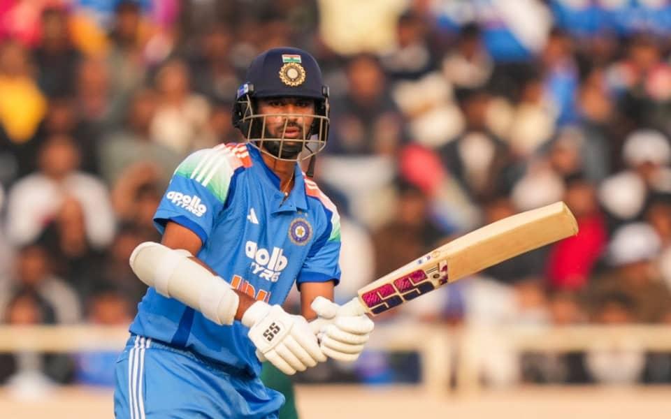 Sundar ki choti chot, ODI mein batting se hai door!