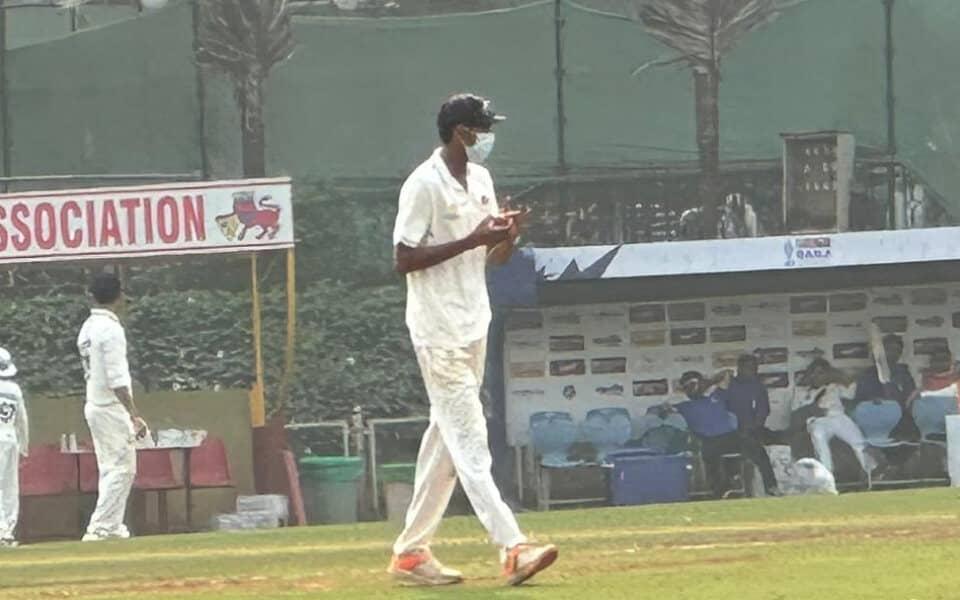 Mumbai Players Don Masks! Pollution Mein Kya Hoga Match?
