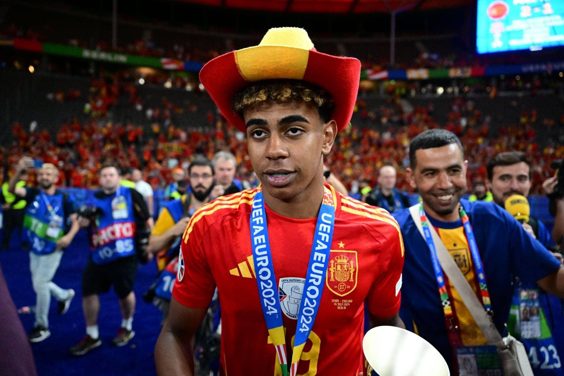 Lamine Yamal's Epic Vacation Plans with Neymar for World Cup Final