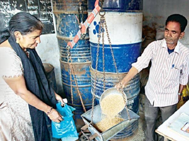Delhi ki ration card ki duniya ab sirf online, Aadhaar hai zaroori!