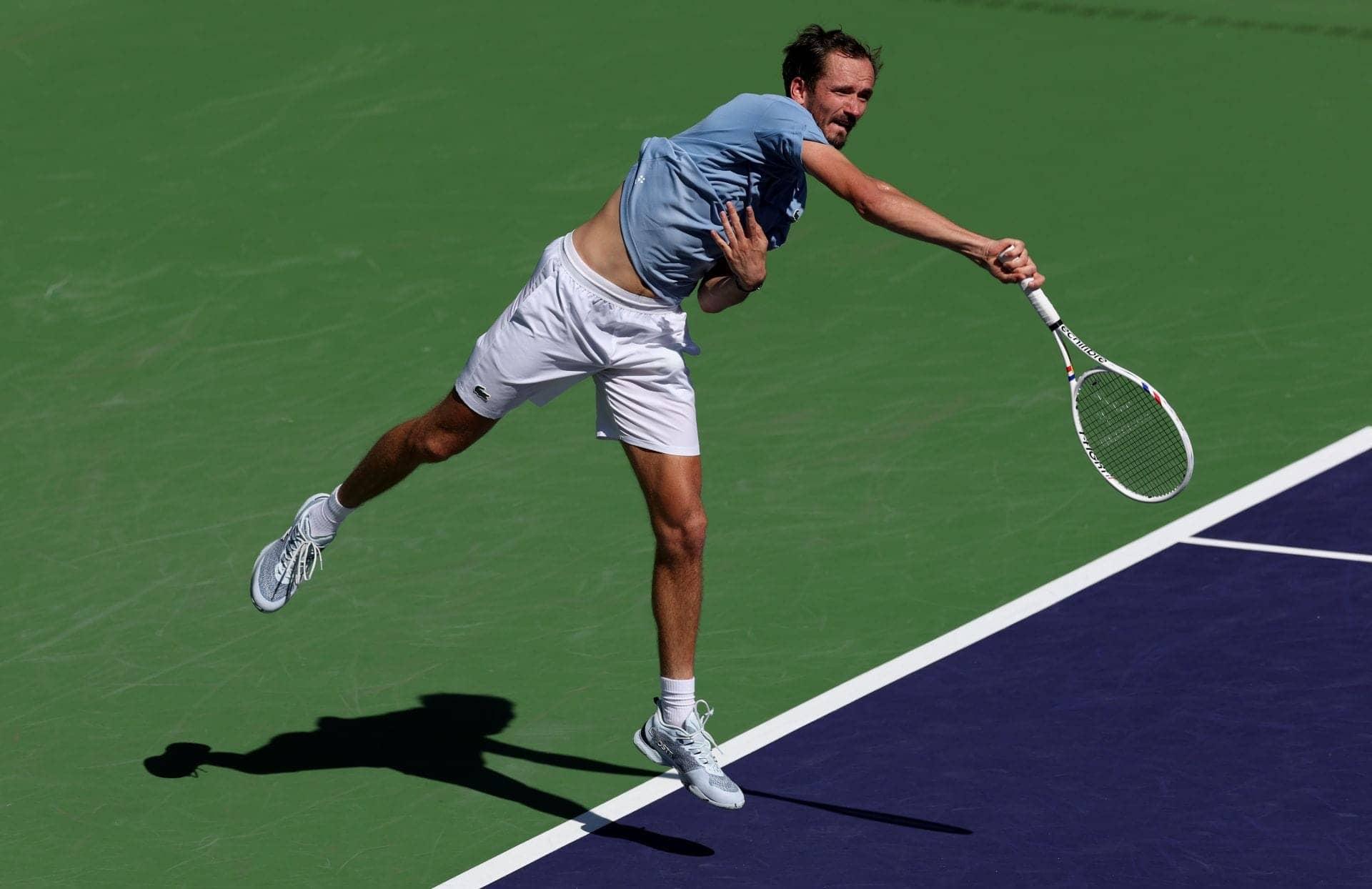 Medvedev Challenges Alcaraz to Face His Best at Indian Wells