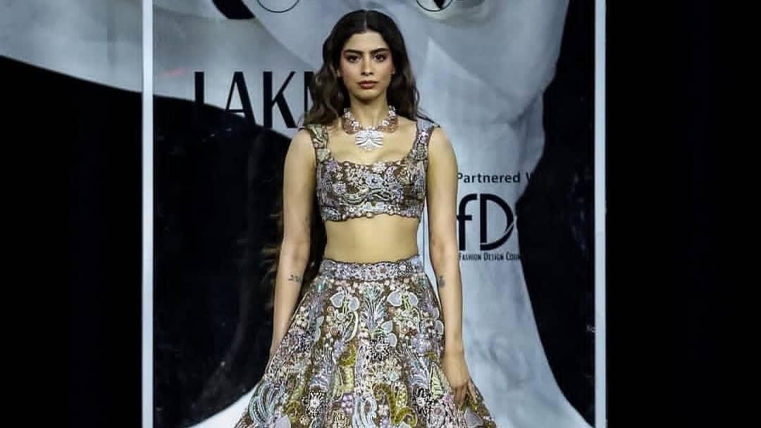 'Yeh Kya Hai?' Khushi Kapoor Trolled For Her Ramp Walk At LFW, Netizens Say 'Ananya Did Better'