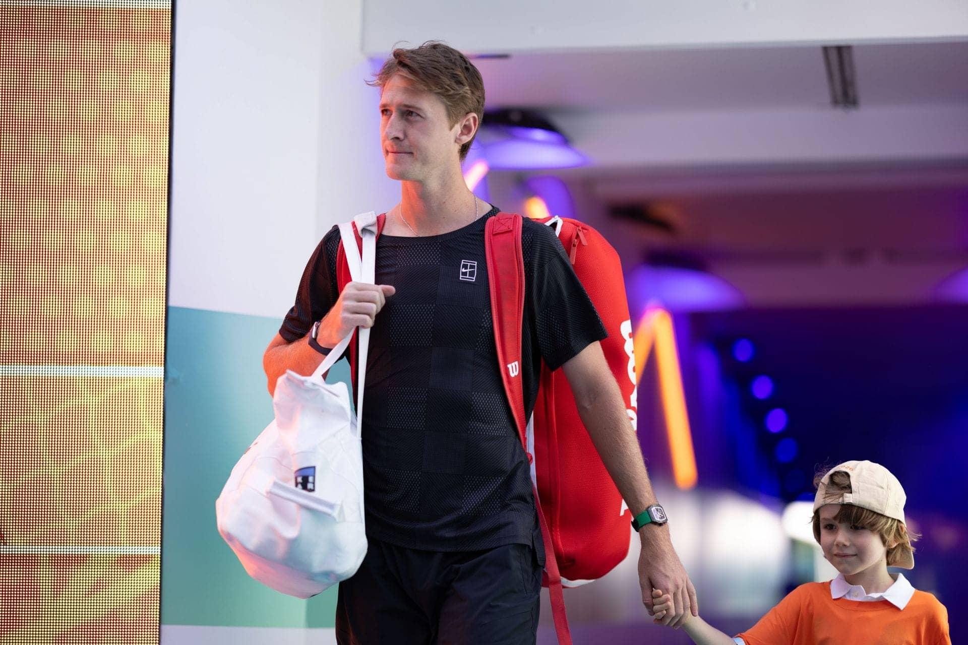 Korda's Miami Open Upset: Kiss of Victory with Ivana
