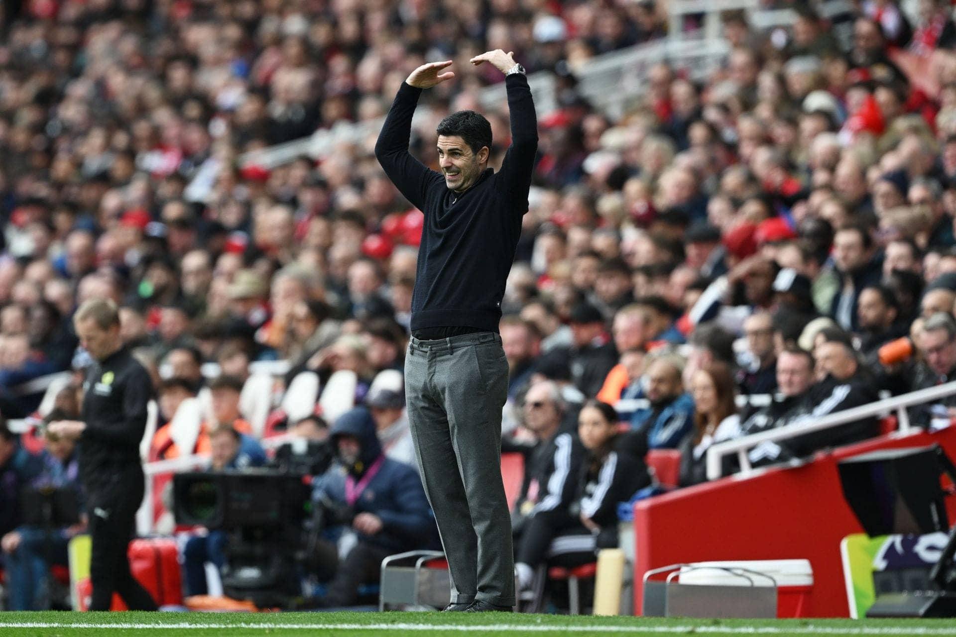 Arsenal's Dry Pitch Drama: Gyökeres Blames Ground for Loss
