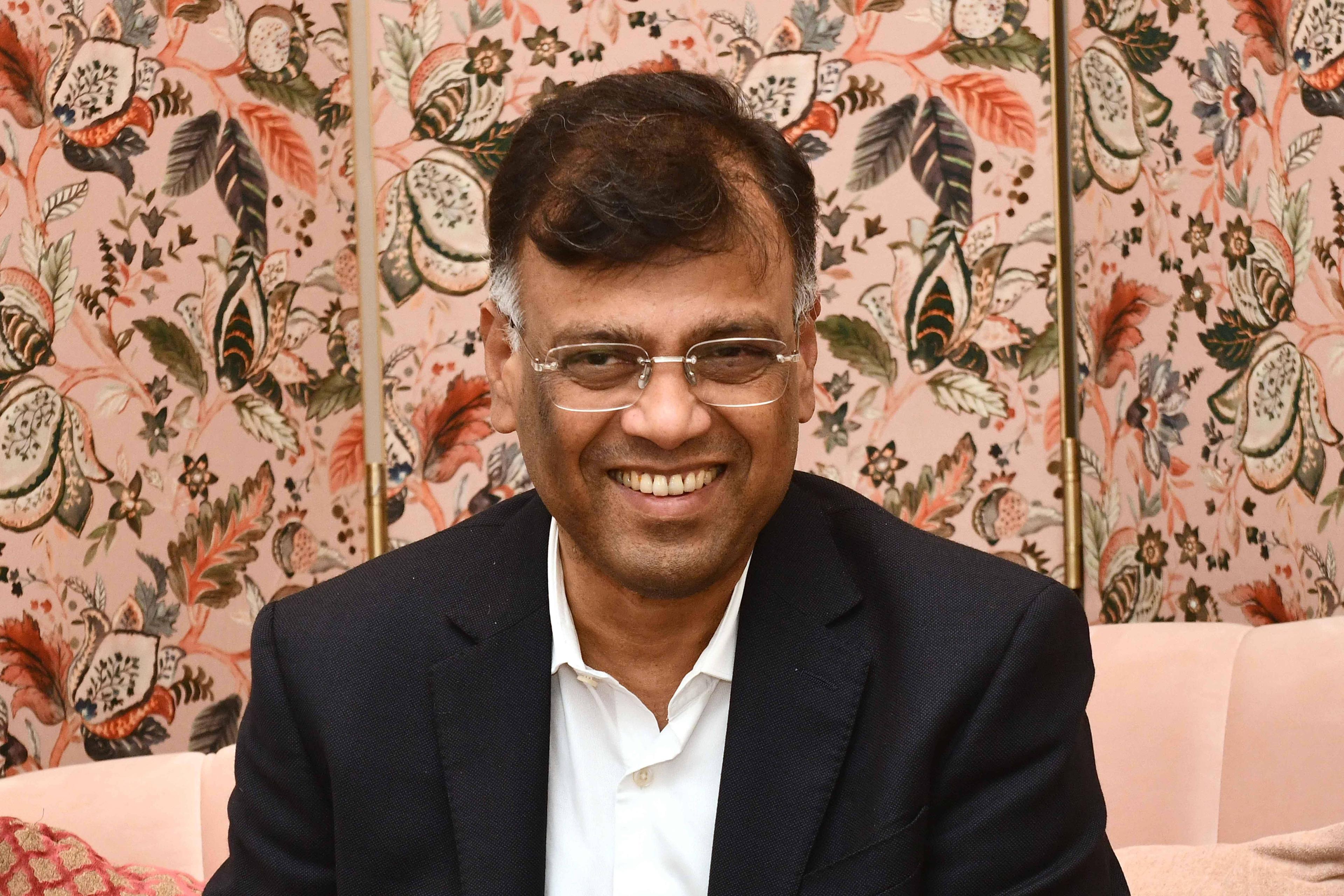 RBI's T. Rabi Sankar Calls Out Banks for Rupee Drama