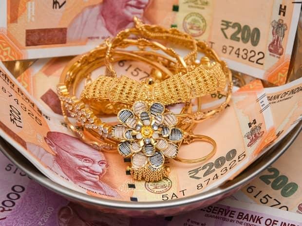 Gold Prices Rising: Know the Risks Before You Roll with Loans