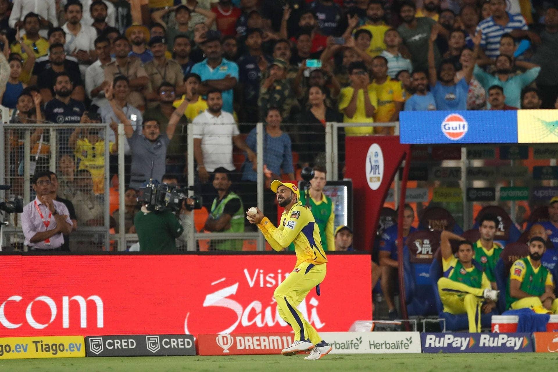 Ruturaj Gaikwad Makes Catch of the Century, CSK on Fire!