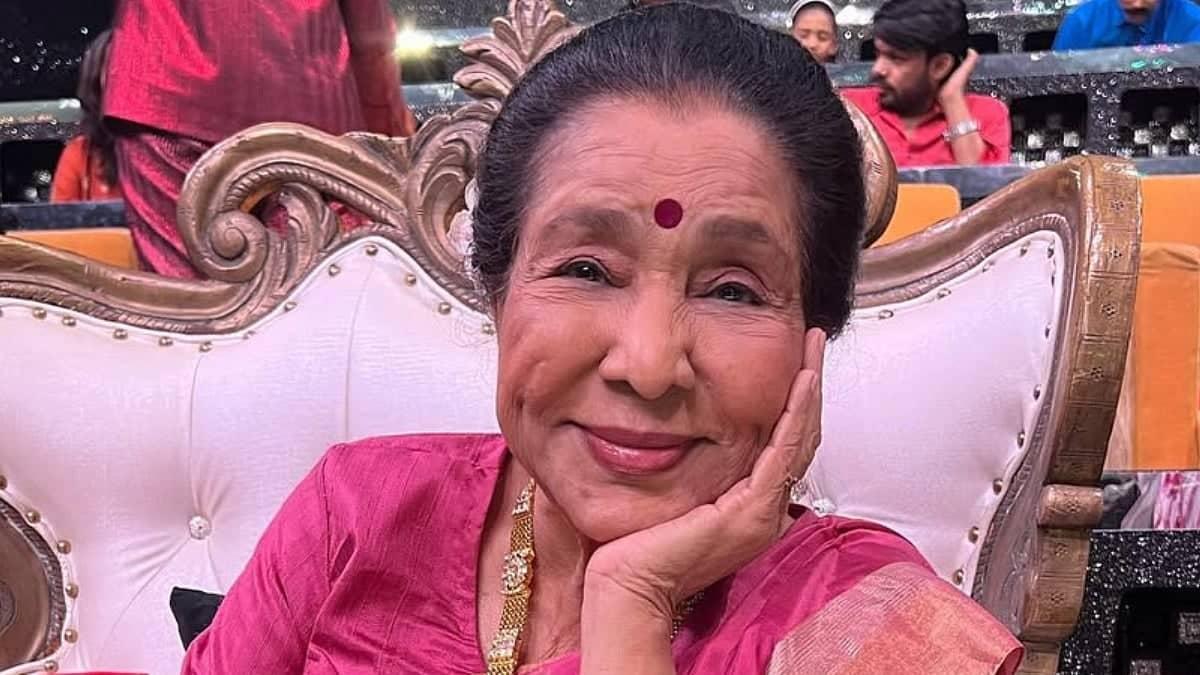 Asha Bhosle Snags Mohsin-e-Urdu Award Posthumously