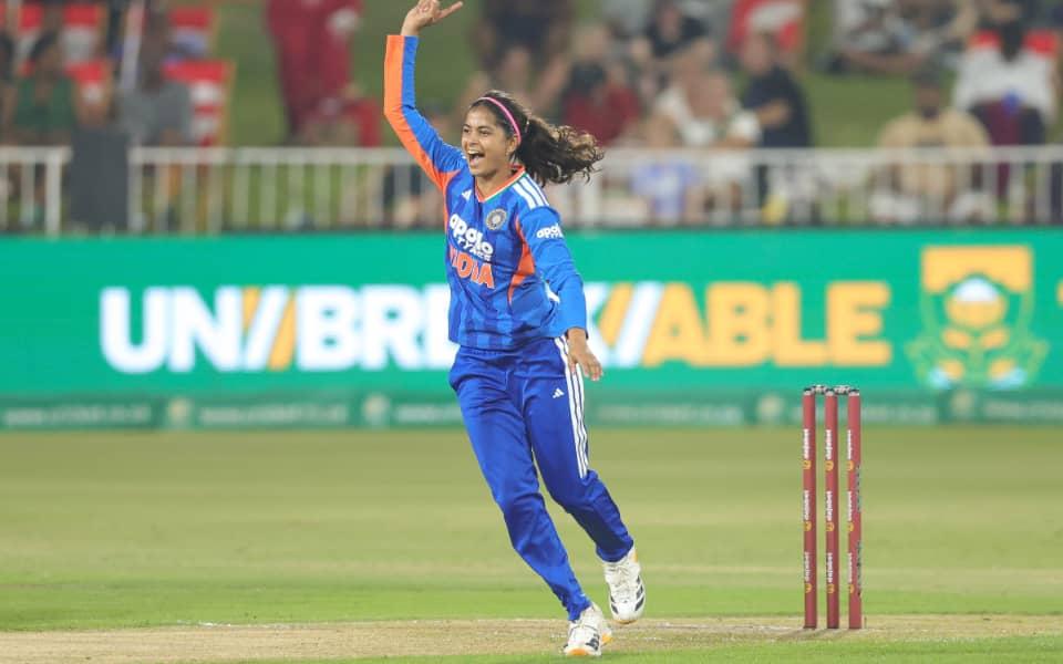 Shreyanka Patil's Epic Comeback: From Down to Cricket Crown