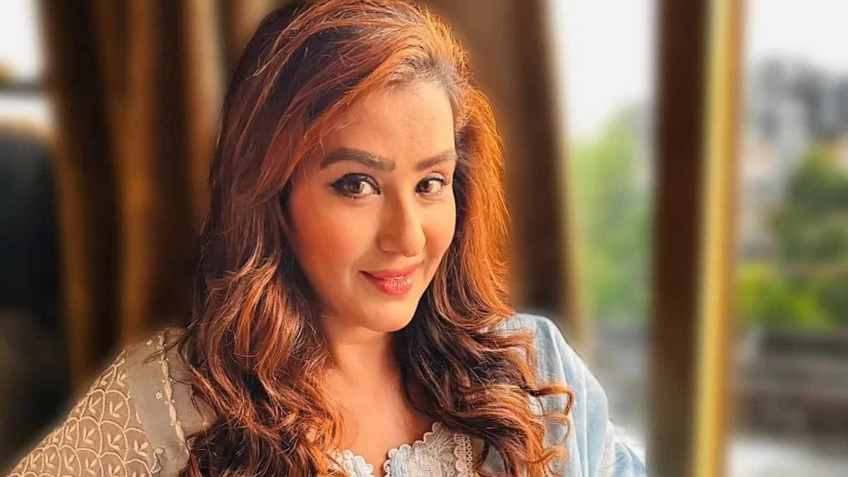 Shilpa Shinde's Saree Love Sparks Social Media Showdown